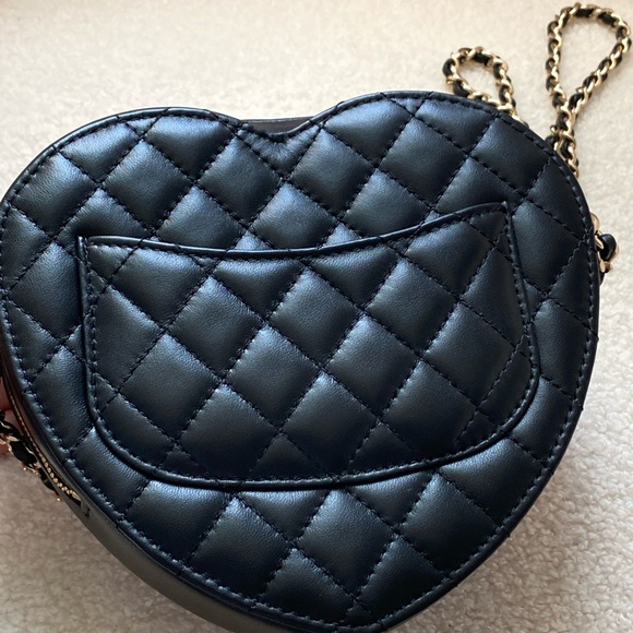 CHANEL Large Heart Bag black CC 22S Lambskin Leather Crossbody NEW Authentic - Picture 10 of 16